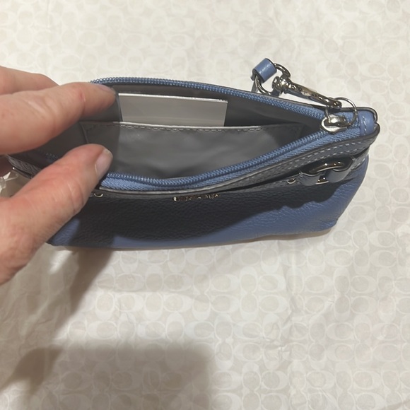 Coach NWT leather wristlet cornflower - Picture 5 of 9